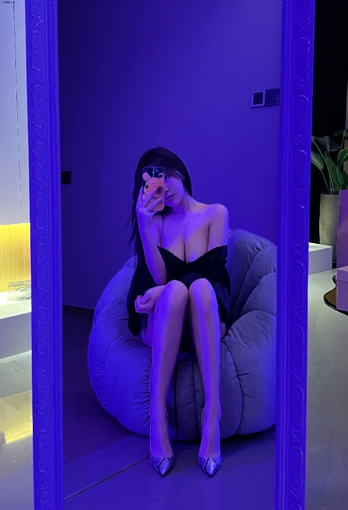 奔跑的晶骡儿 - 透视露肩睡衣 第8张图片