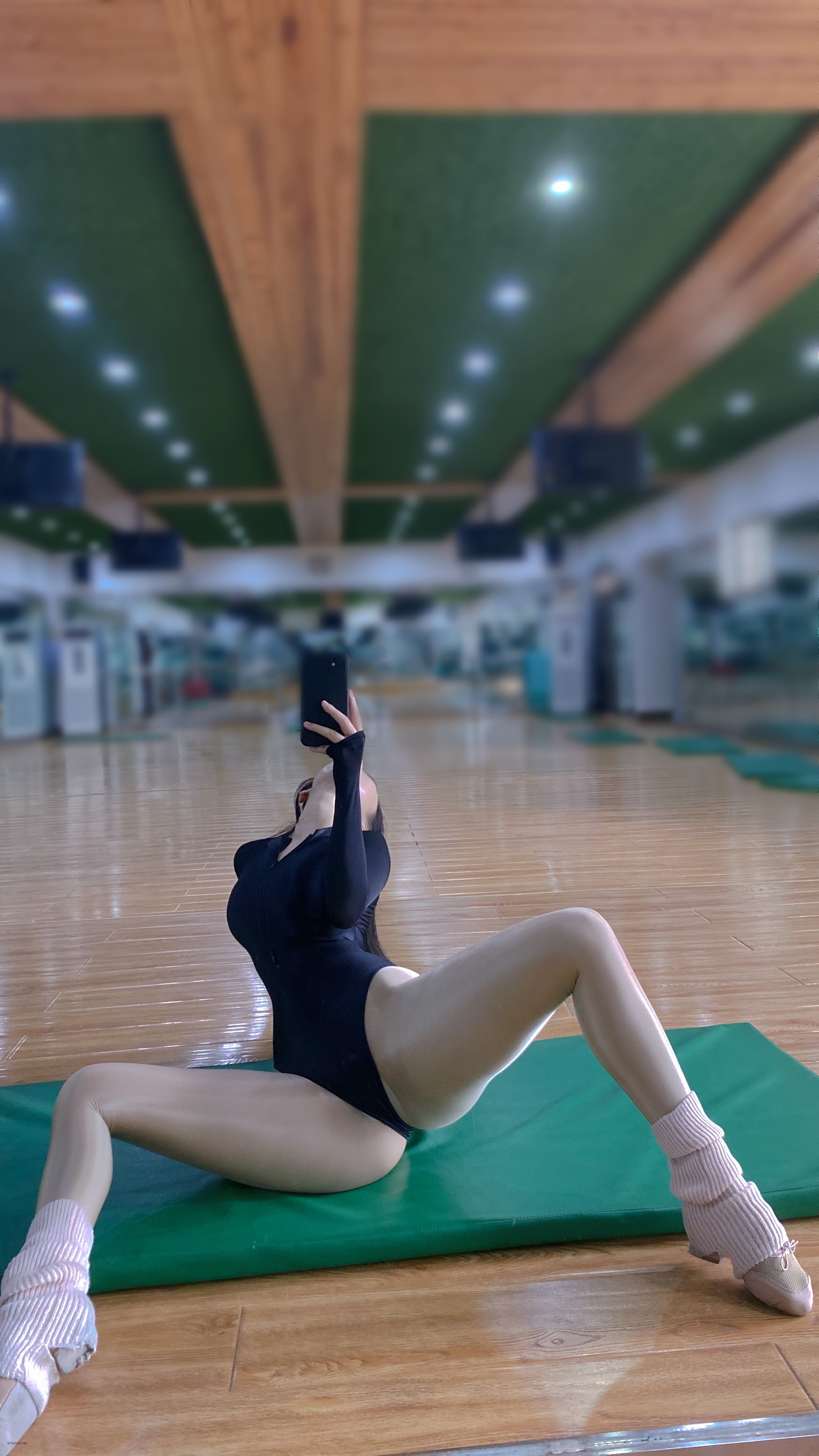 俏妞 - 体操连体服 第7张图片