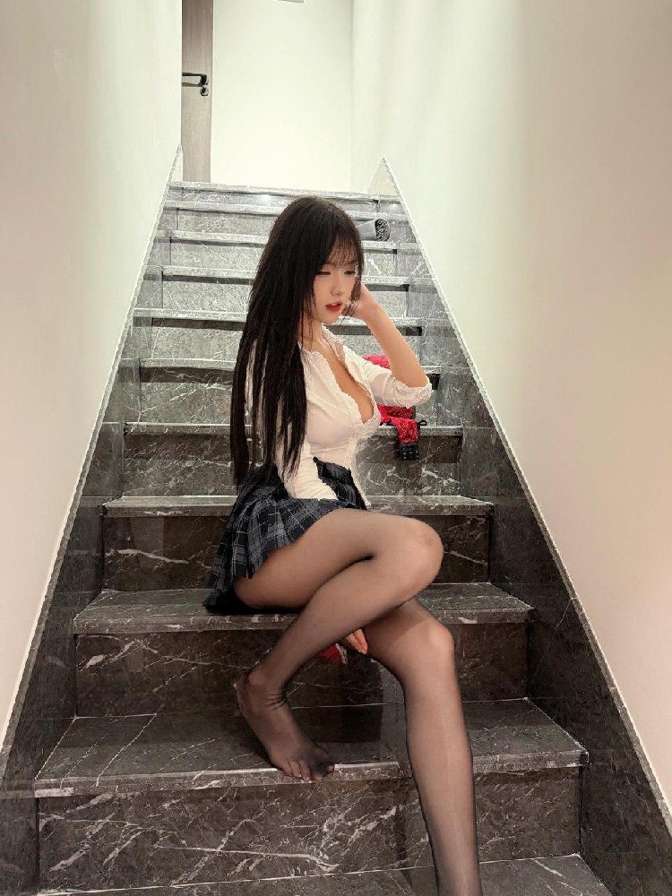 琳铛 - 黑丝jk学姐 第7张图片