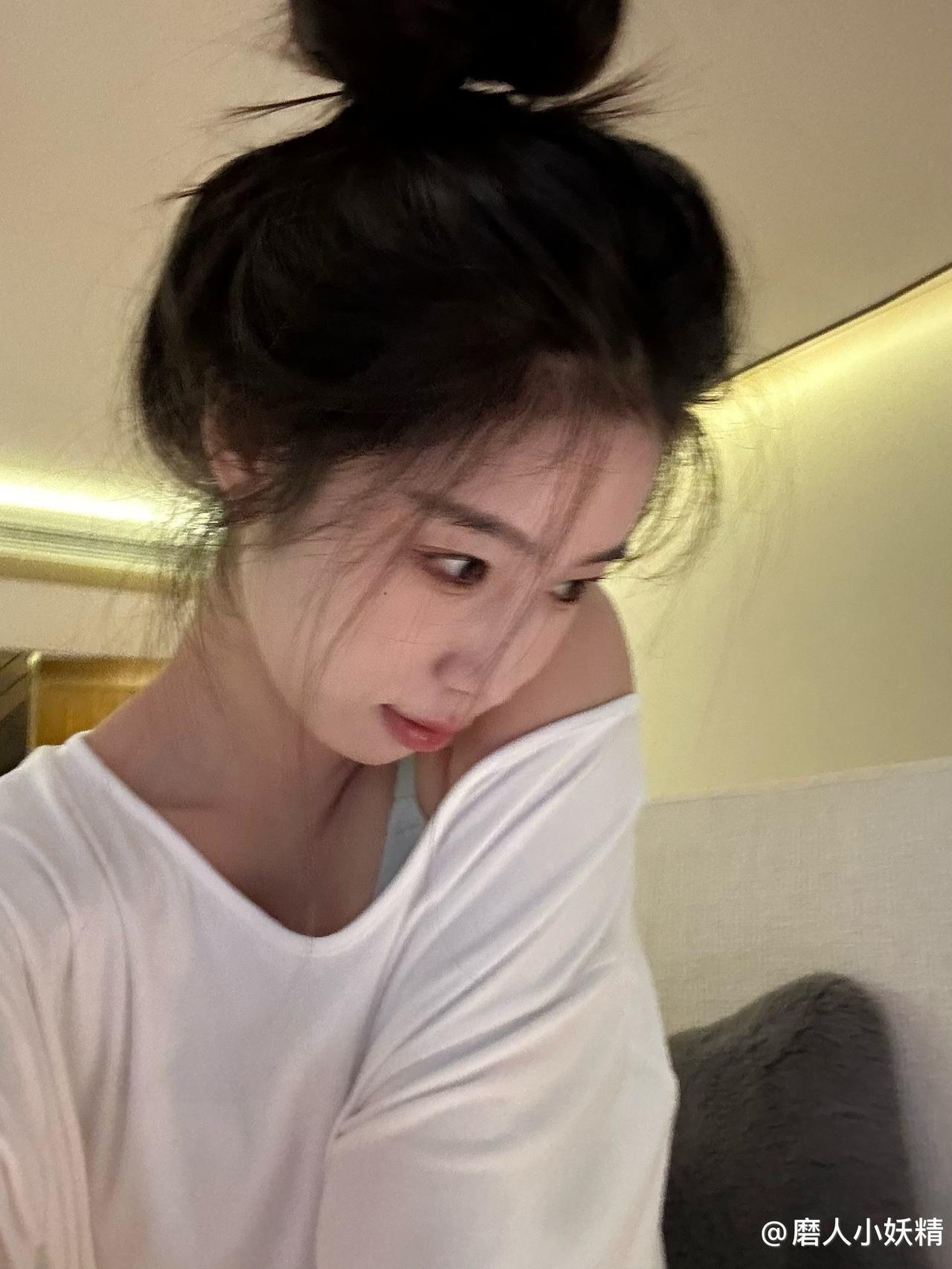 奶洋洋Oo - 白丝制服 第24张图片