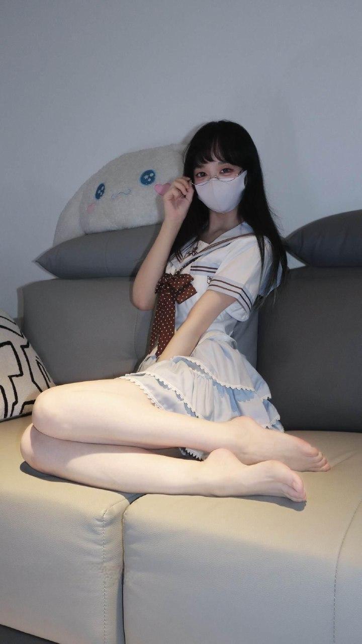 绘天天开心 - 高中黑丝妹 第1张图片