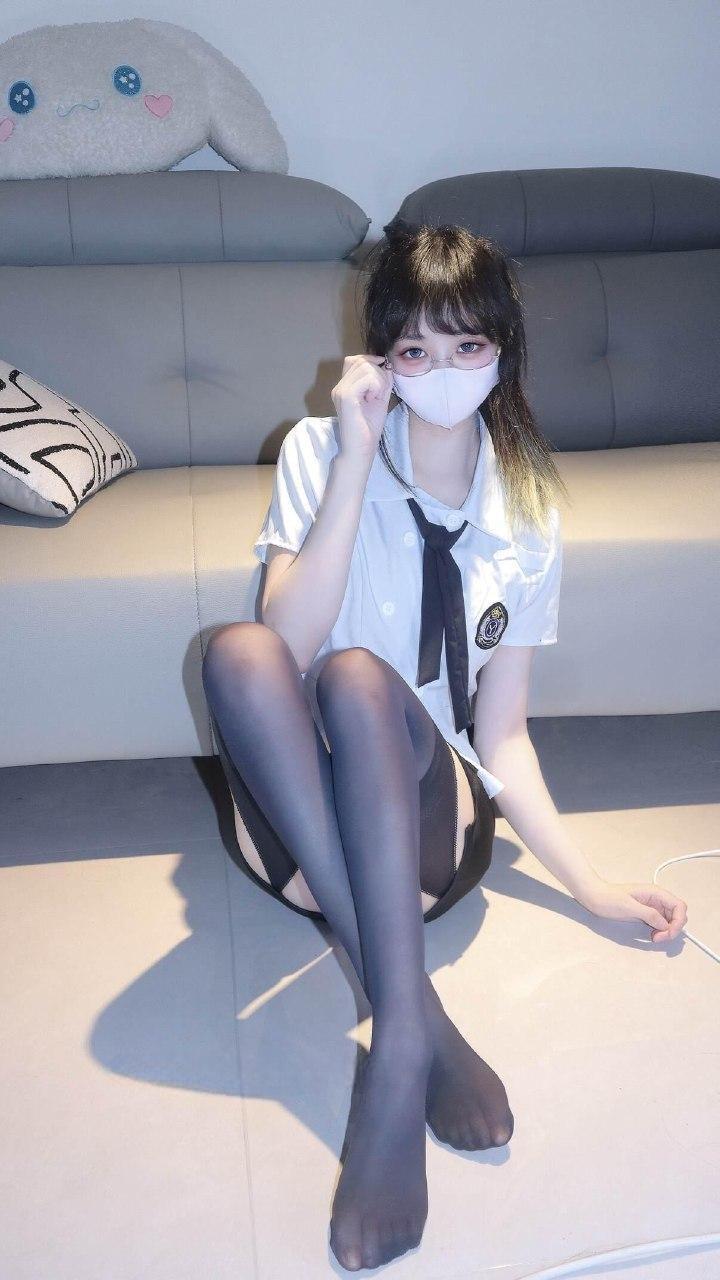 绘天天开心 - 高中黑丝妹 第6张图片