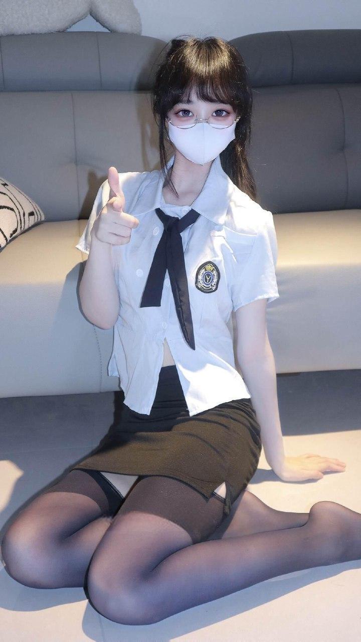 绘天天开心 - 高中黑丝妹 第2张图片