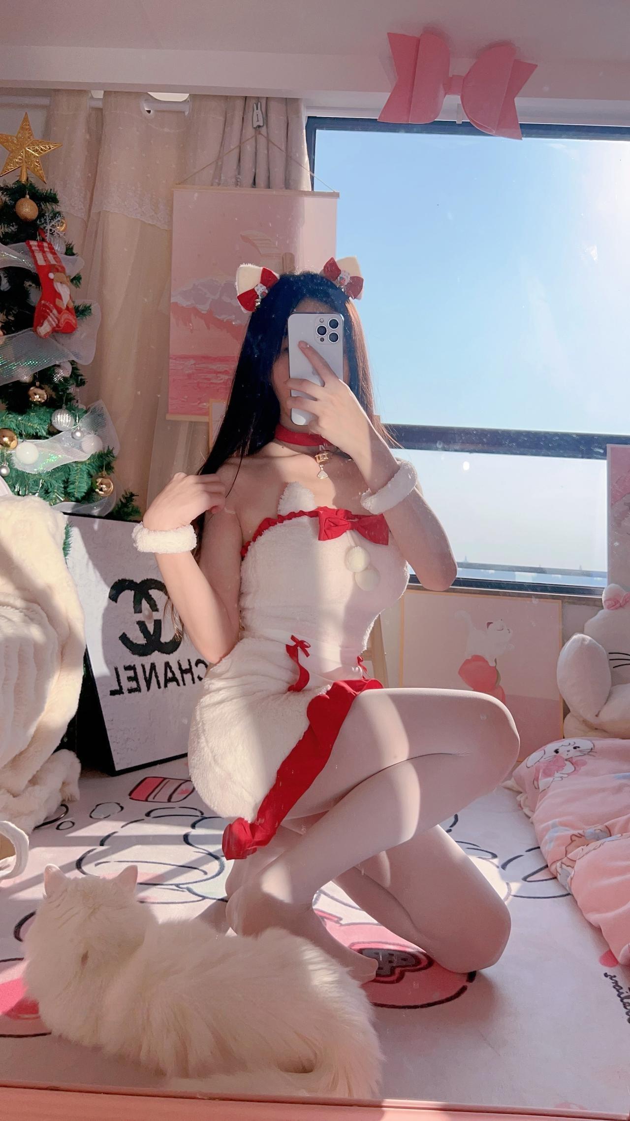 小萌子 - 白色女仆 第3张图片