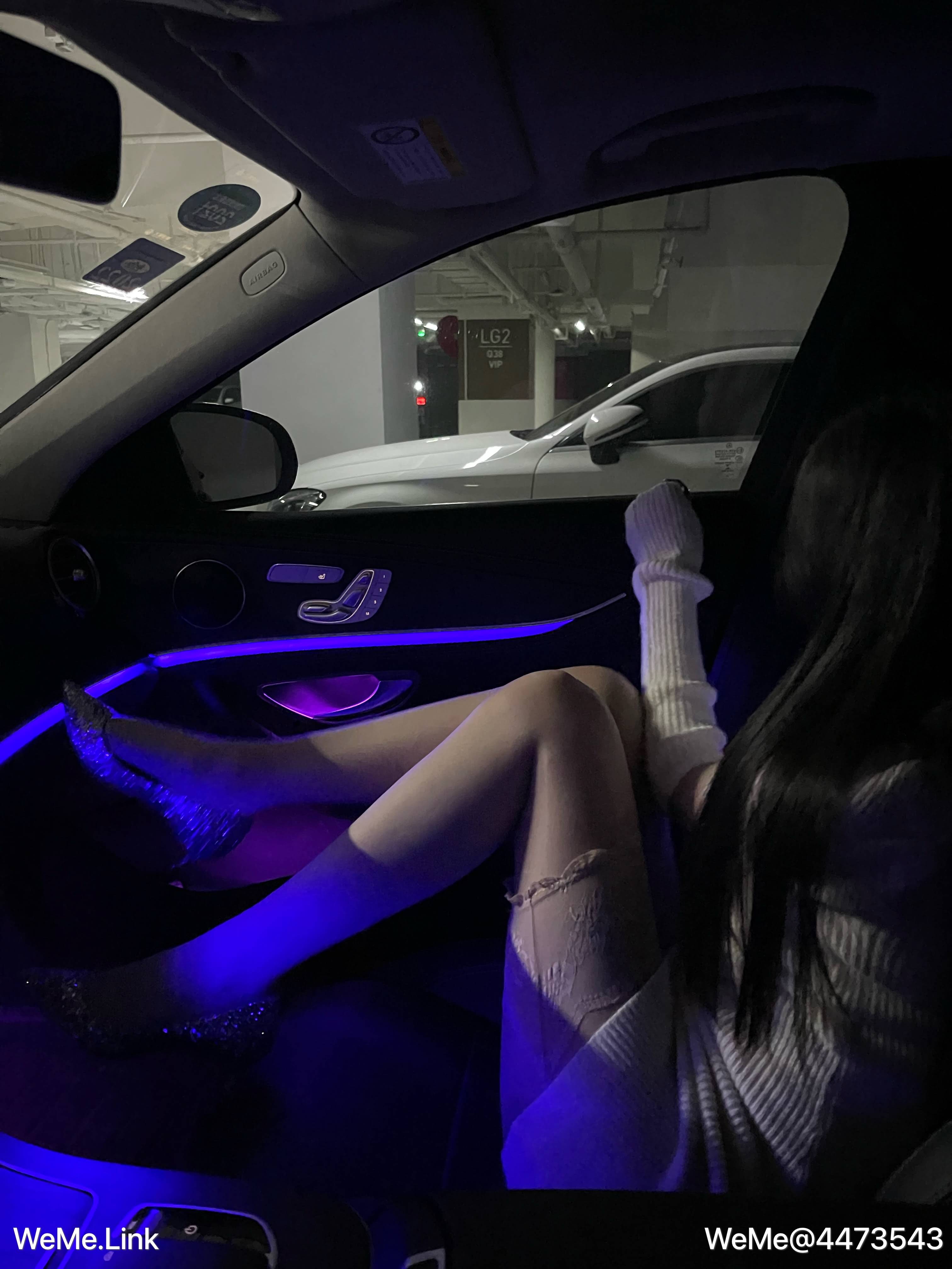 梦里一只喵 - 车内丝袜秀 第5张图片