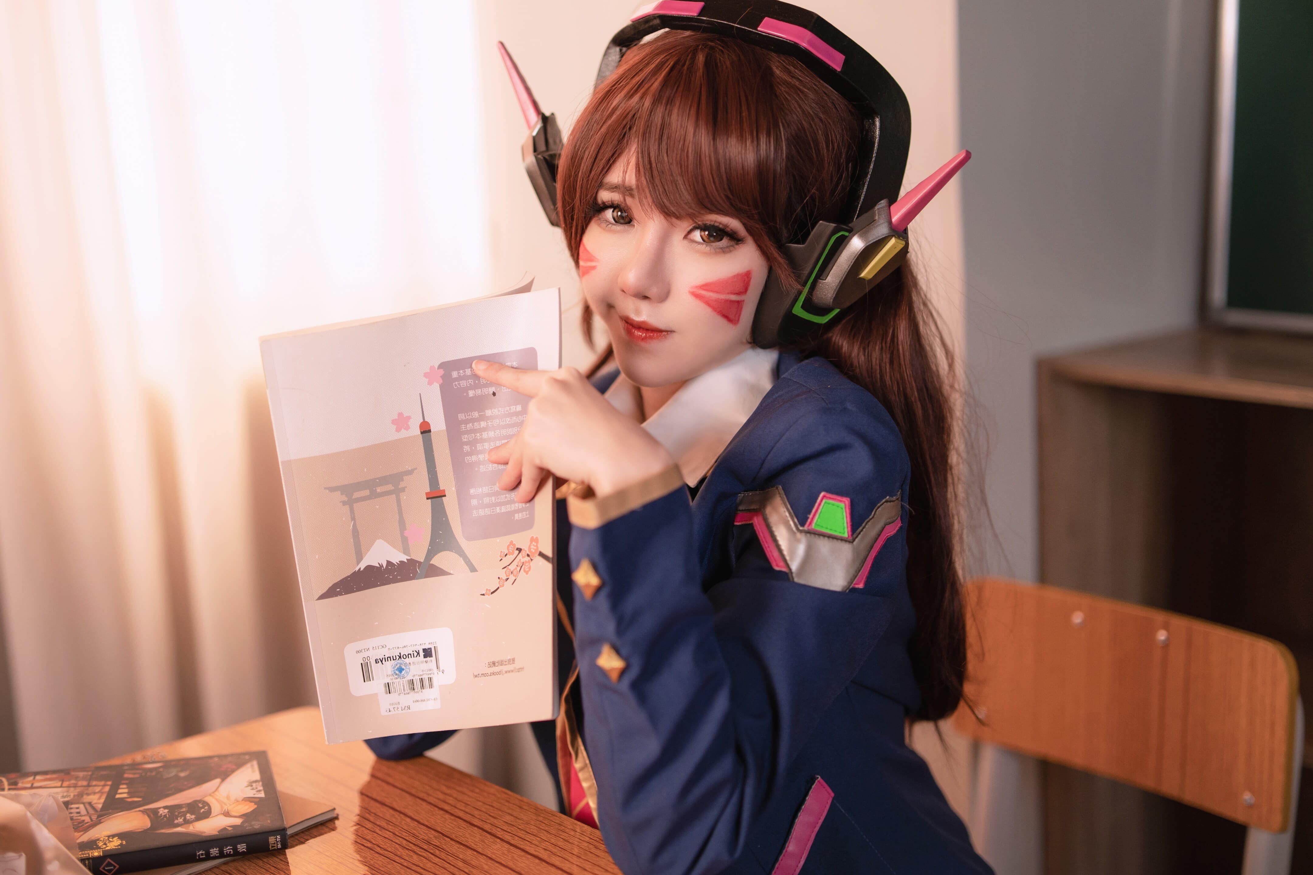 Sally Dorasnow - D.Va School Girl 第2张图片