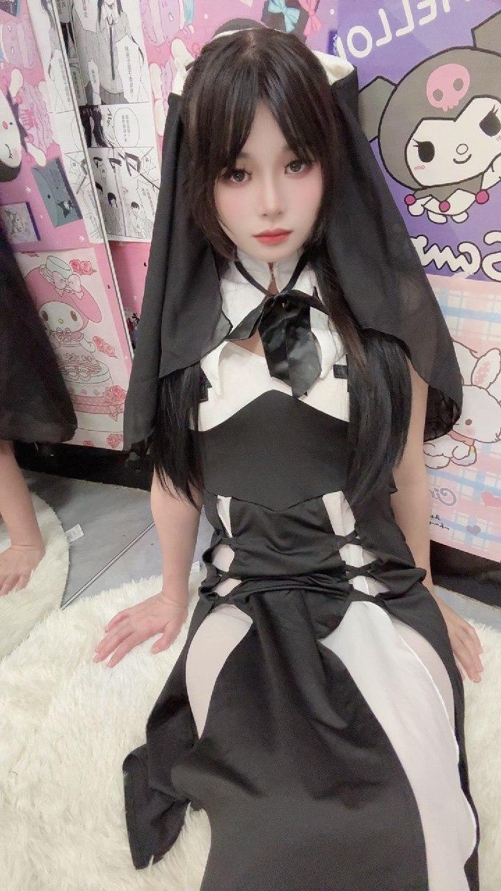 睡睡平安 - 你的密胸美腿老婆 第1张图片