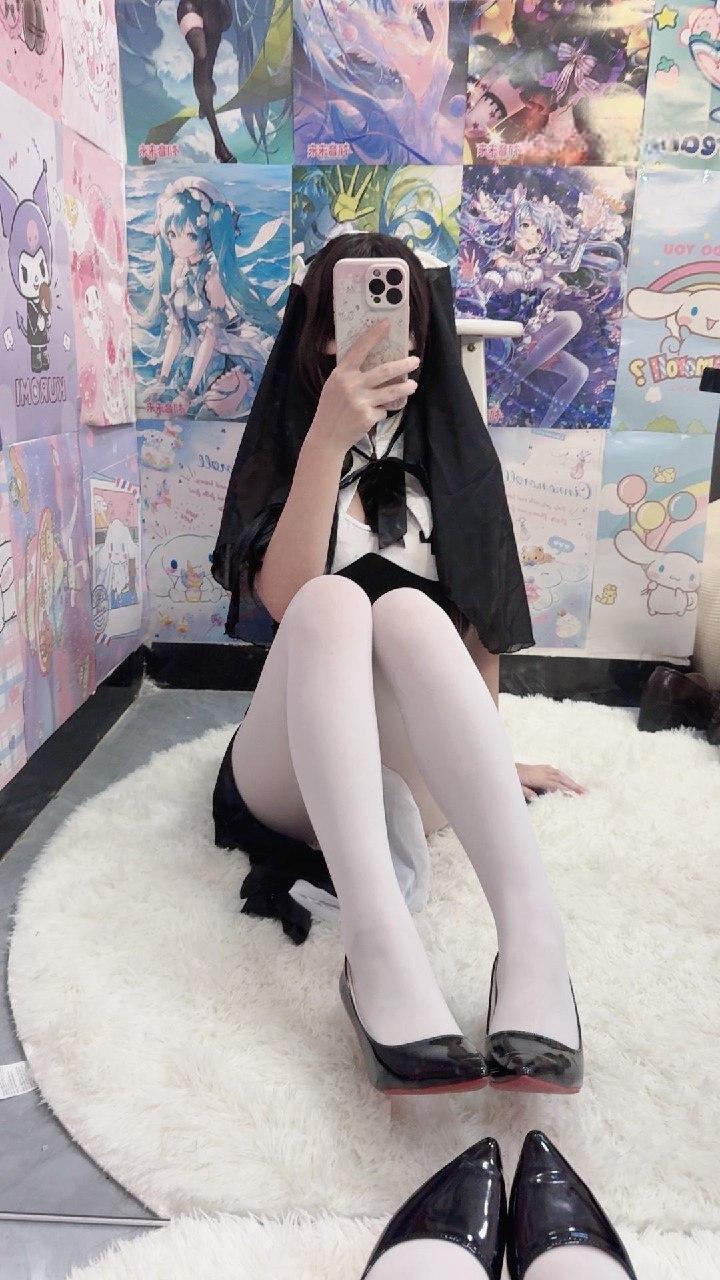 睡睡平安 - 你的密胸美腿老婆 第10张图片