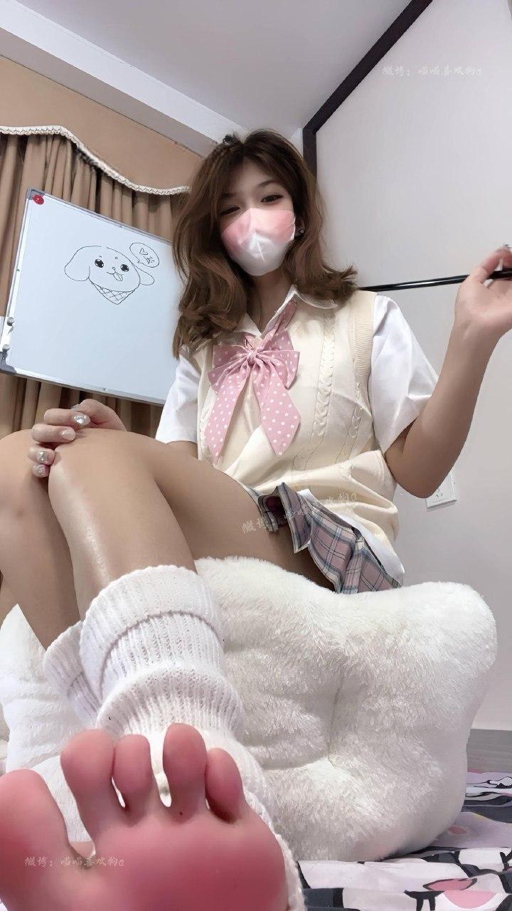 喵喵喜欢狗 - jk小姐姐的玉足 第3张图片