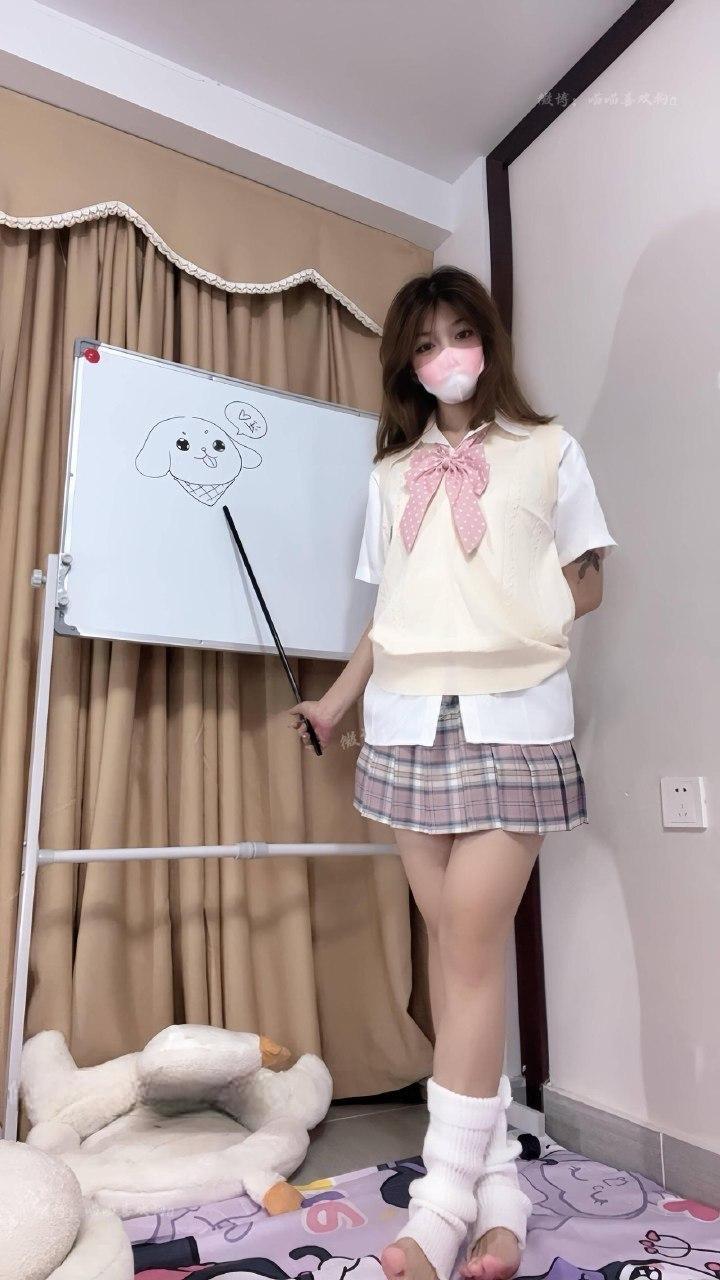 喵喵喜欢狗 - jk小姐姐的玉足 第1张图片