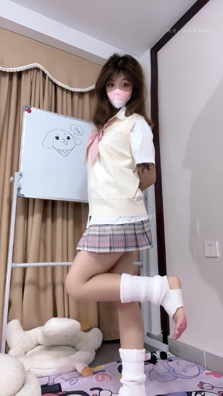 喵喵喜欢狗 - jk小姐姐的玉足 第7张图片
