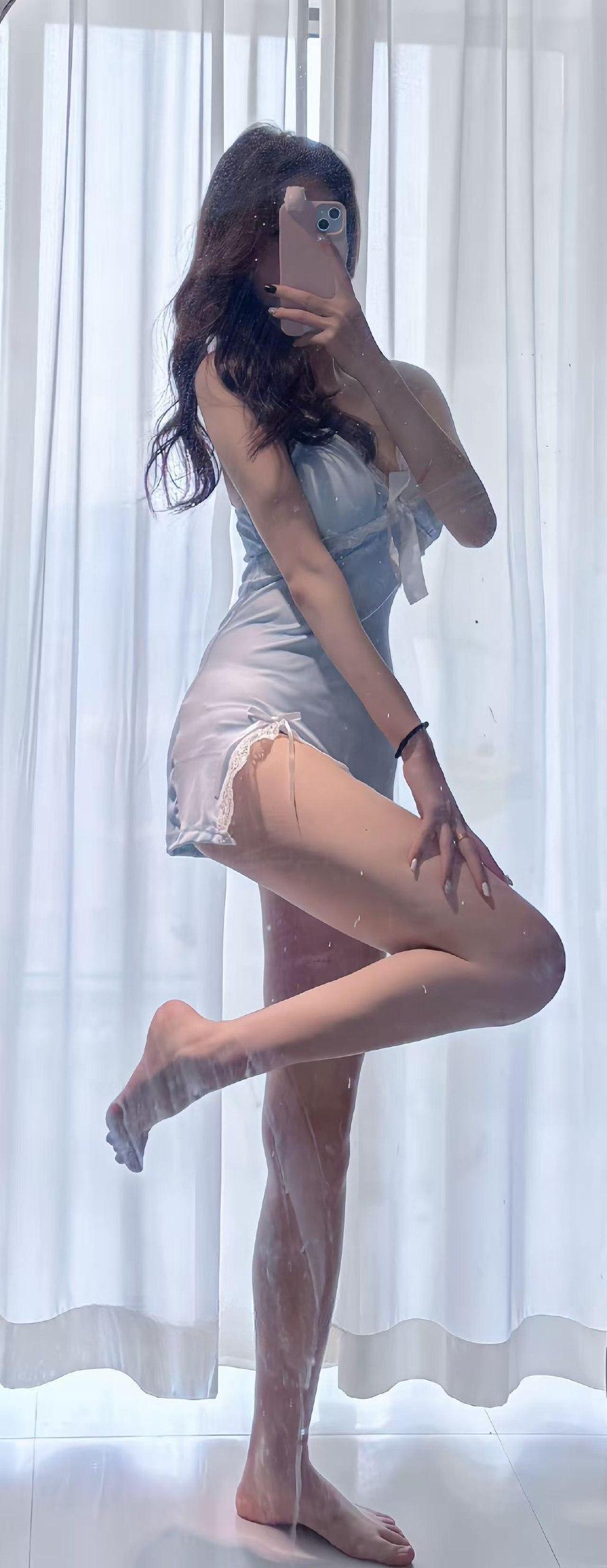 小霞佩奇 - 轻薄居家吊带超短裙 第5张图片