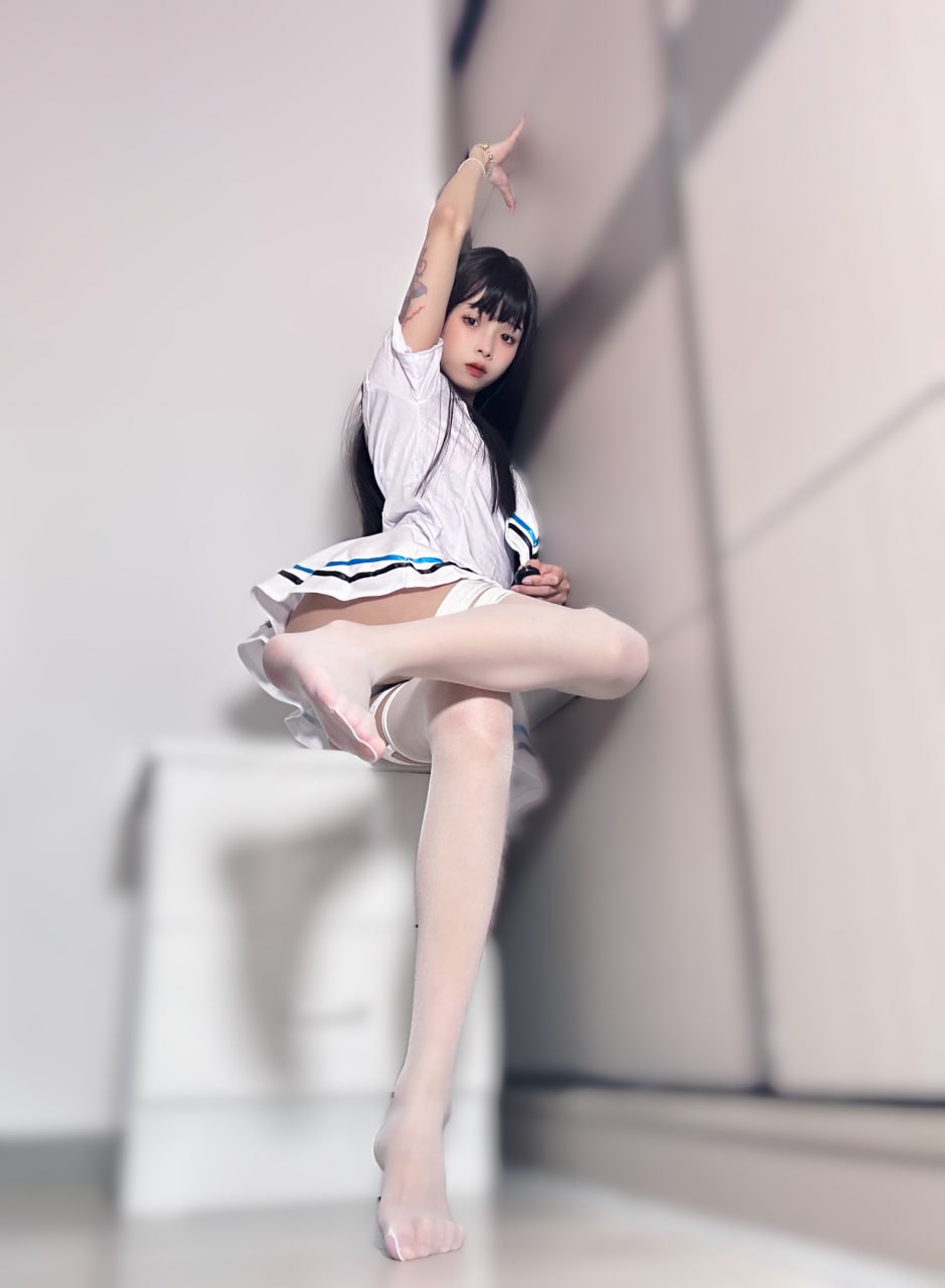 聂傲娇 - 美丽少女的白丝袜 第17张图片