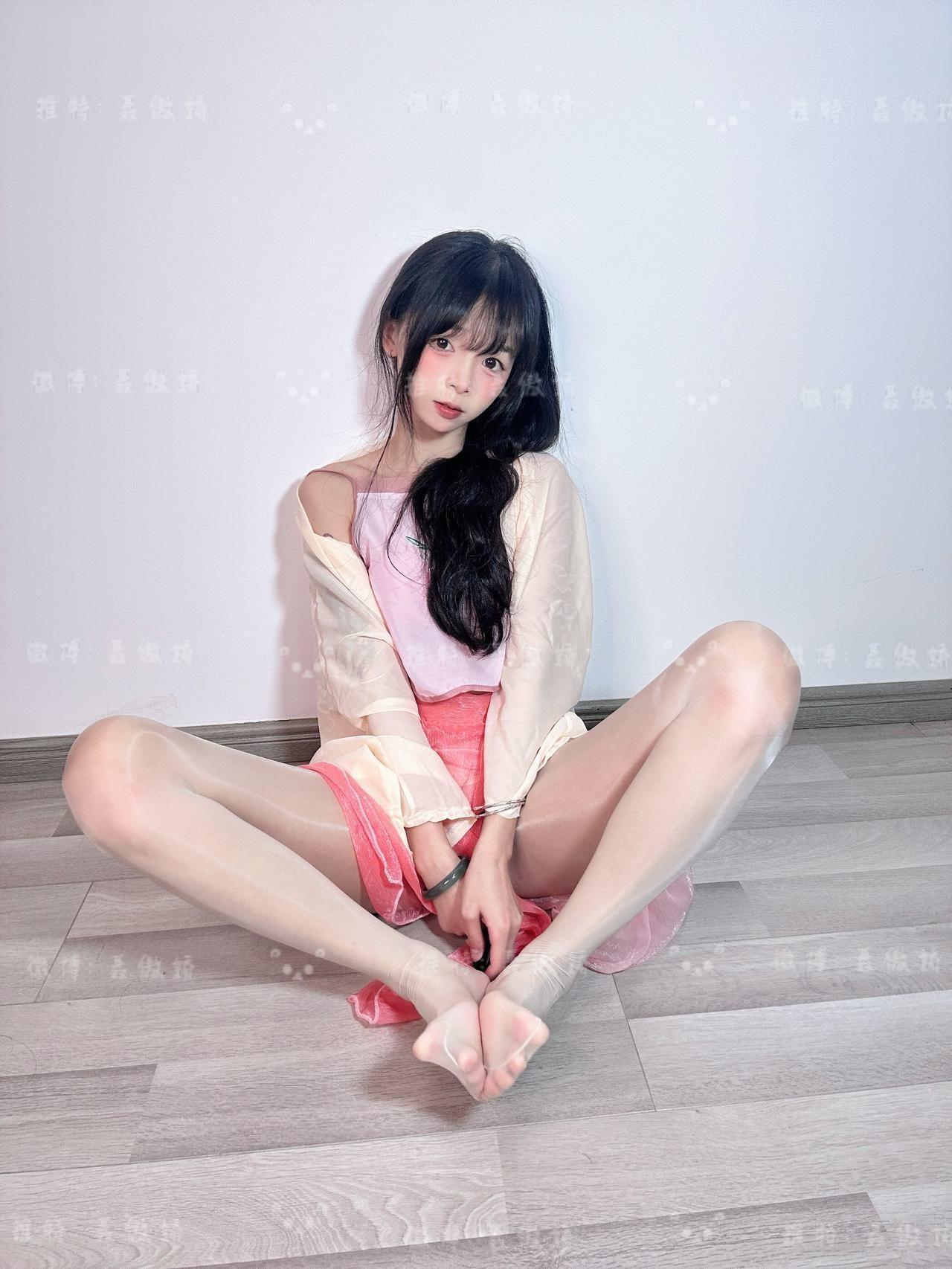 聂傲娇 - 粉肚兜 第23张图片