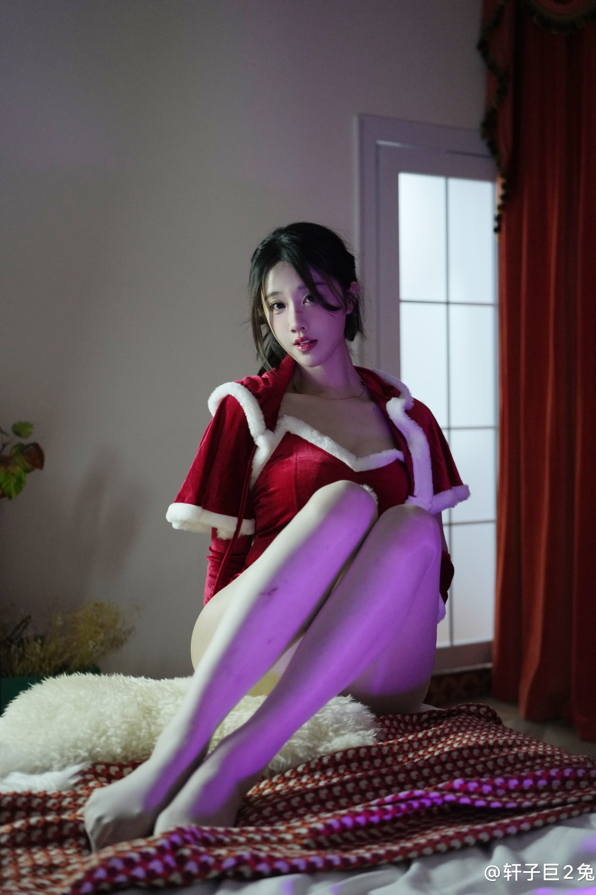 轩子巨二兔 - 圣诞白色马油袜 第4张图片