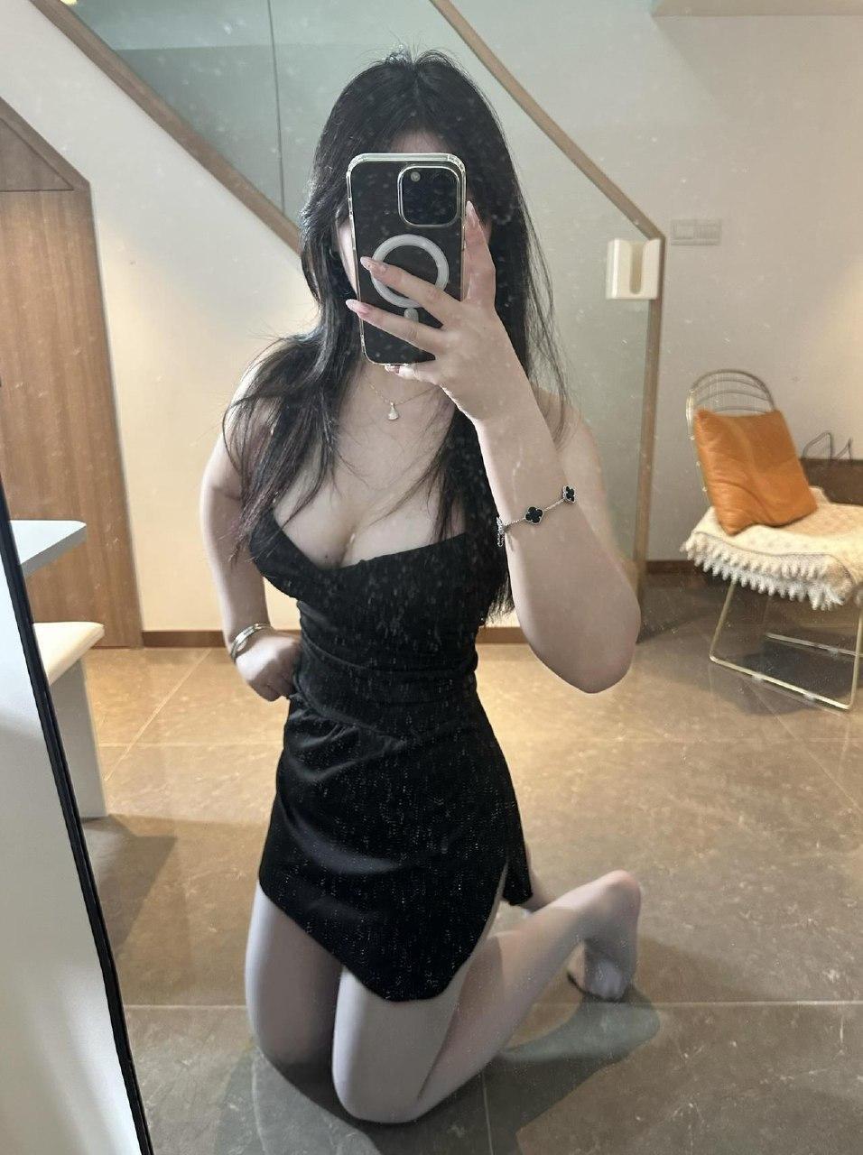 小妮酱紫 - 黑色低胸吊带包臀短裙 第5张图片