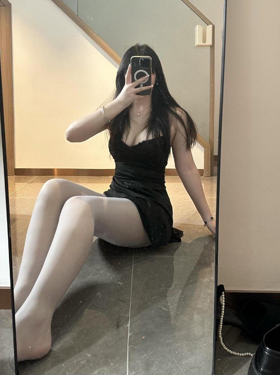 小妮酱紫 - 黑色低胸吊带包臀短裙 第8张图片