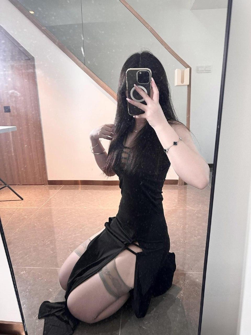 小妮酱紫 - 黑色低胸吊带包臀短裙 第10张图片