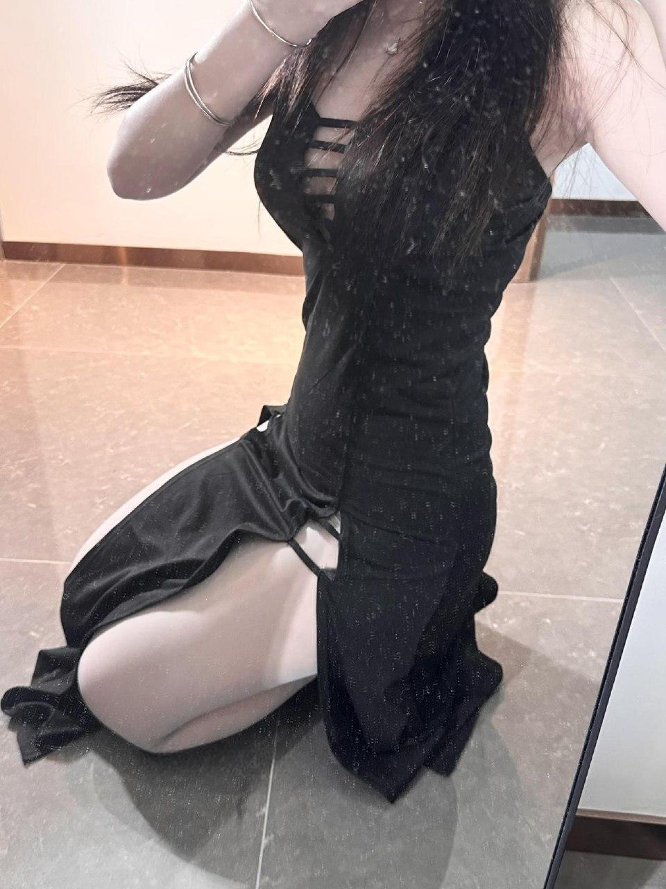 小妮酱紫 - 黑色低胸吊带包臀短裙 第15张图片