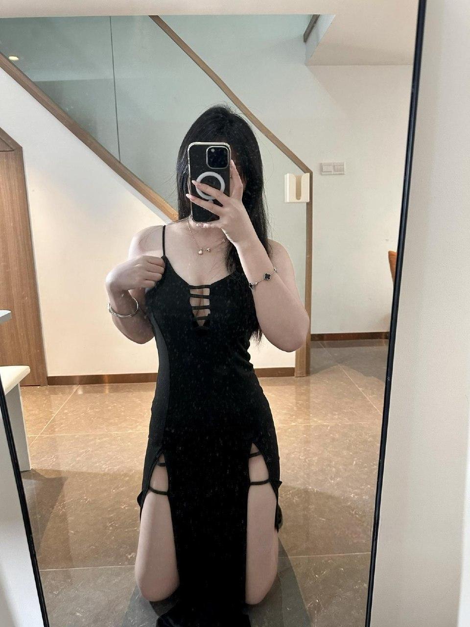小妮酱紫 - 黑色低胸吊带包臀短裙 第20张图片