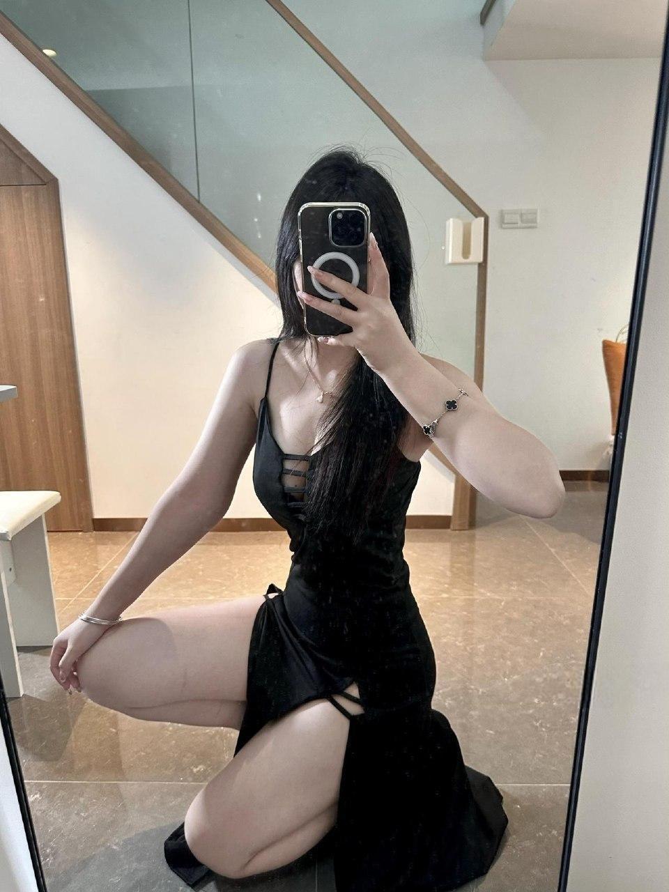 小妮酱紫 - 黑色低胸吊带包臀短裙 第21张图片