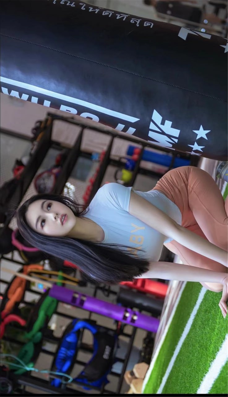 娜露呀 - 粉红瑜伽裤 第14张图片