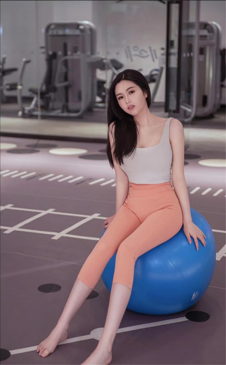 娜露呀 - 粉红瑜伽裤 第20张图片