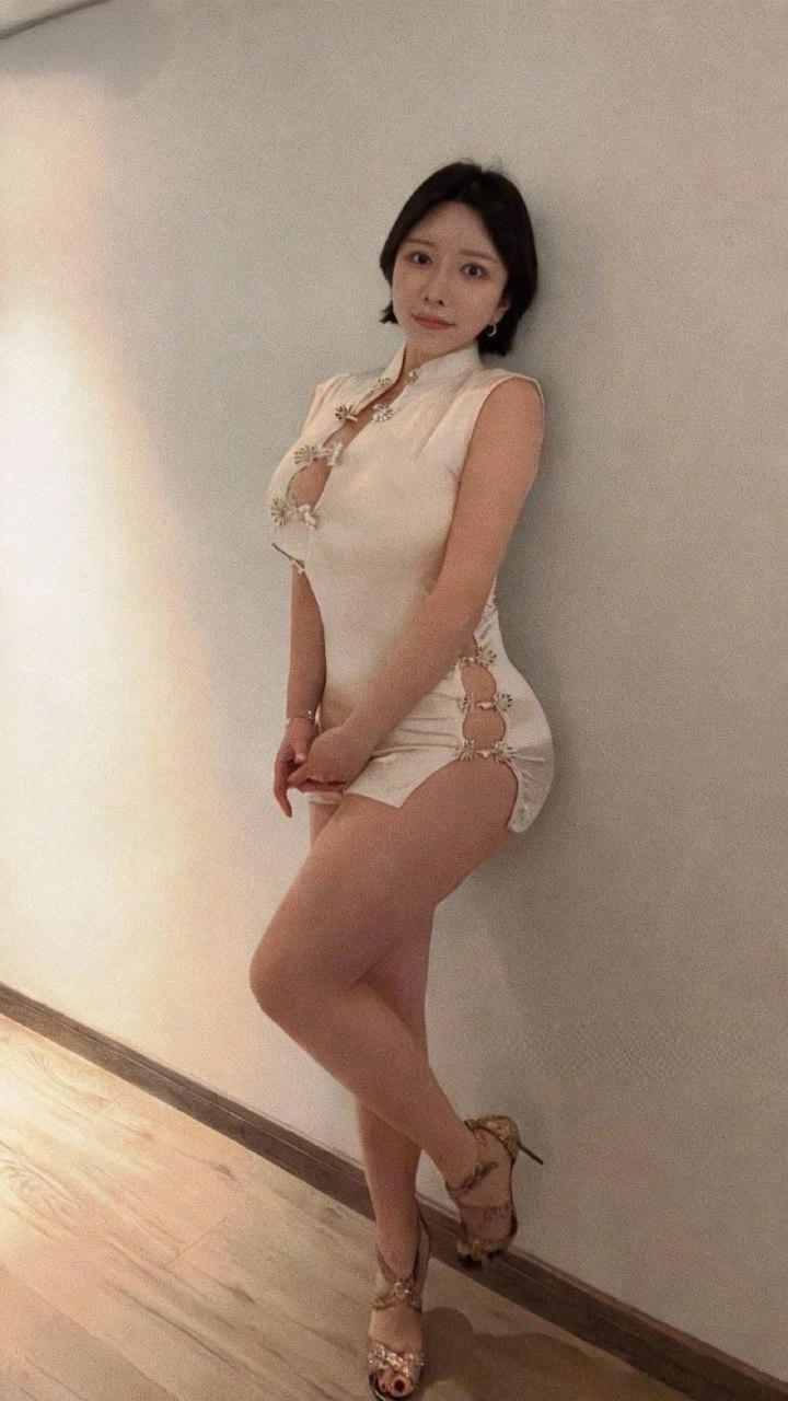小嘴一弯  - 短版秀臀旗袍 第5张图片