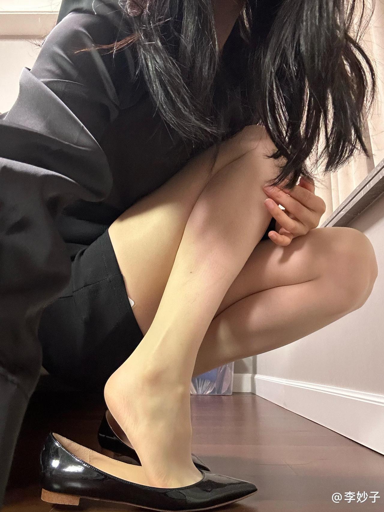 李妙子 - 黑衬衫 第12张图片