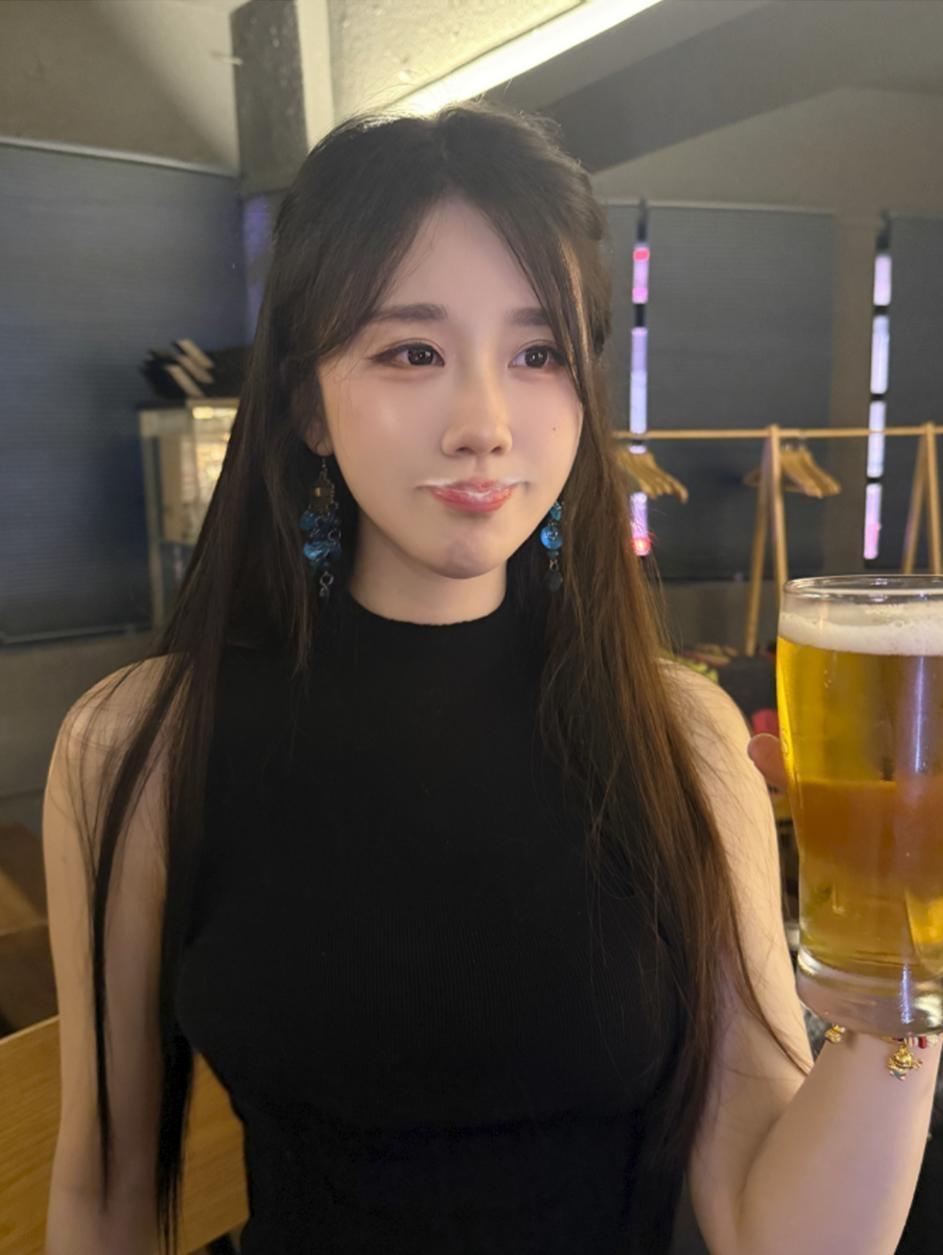 轩子巨2兔 - 酒吧御姐 第3张图片